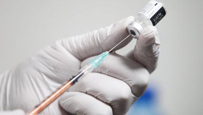 Още не е решено дали у нас да се имунизират хора над 55 години с AstraZeneca