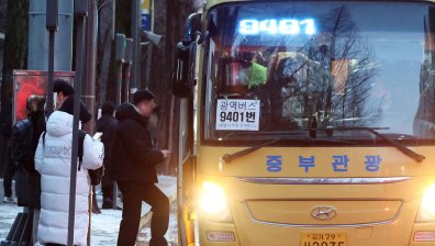Автобус се вряза в сграда в Сеул и рани поне 13 души