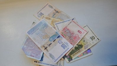 Заплата за нормален живот в столицата - 1500 лв., в страната &ndash; 1200