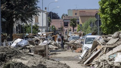 Петима са в неизвестност след мощна приливна вълна до Торино (+ВИДЕО)