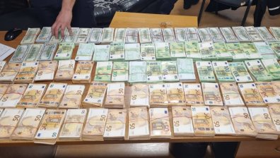 Обвиниха шофьор, опитал да изнесе валута за 1,5 млн. лв.