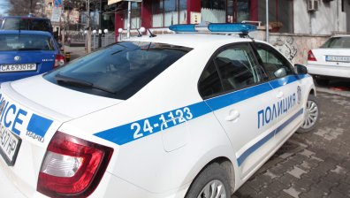 Полицейска гонка в Стара Загора: Шофьорът-беглец се забил в кола на служител
