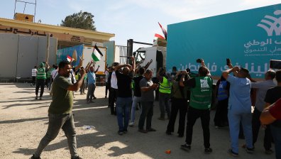 20 камиона с лекарства и храна преминаха през граничния пункт "Рафах"