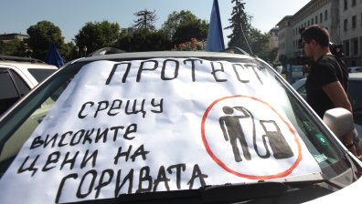 Протестиращите срещу цените на горивата заплашват с митинги из цялата страна
