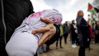 Министерски служители в Хага излязоха на протест и настояха за примирие в Газа