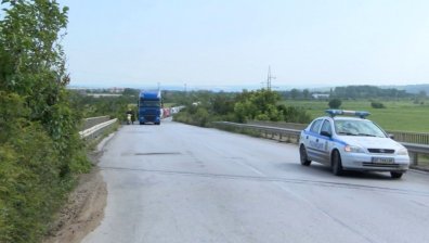 Трима ранени при катастрофа между ТИР и кола край Полски Тръмбеш