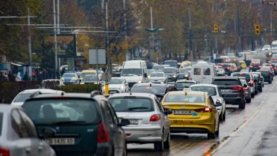 Топло и слънчево време в петък, валежи в събота и сух студ в неделя