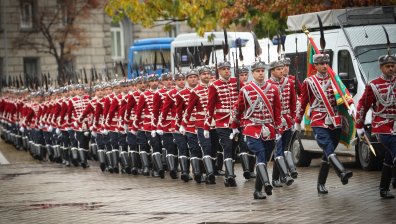 Честит празник! Почитаме народните будители