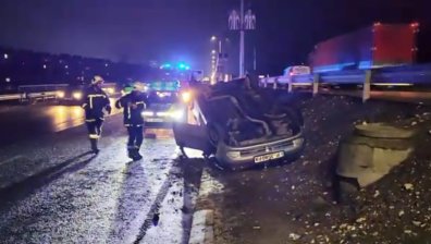 Кола с деца се преобърна след удар с камион в Русе (+СНИМКИ)