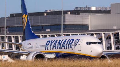Ryanair свали майка от самолета, остави детето ѝ да лети с таткото