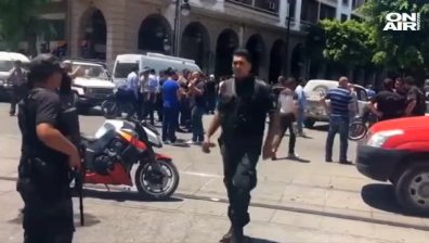 Полицай загина след два самоубийствени атентата в Тунис