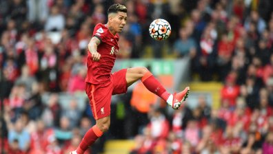 "Ливърпул" наниза два убедителни гола на "Бърнли" пред препълнени трибуни