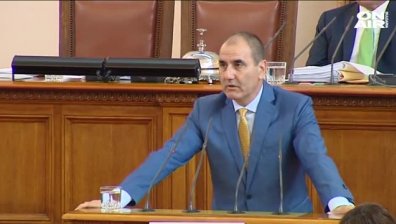 Пари вместо нови униформи за полицаите?