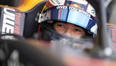 Удар от съперник остави Никола Цолов последен в спринта на "Силвърстоун"