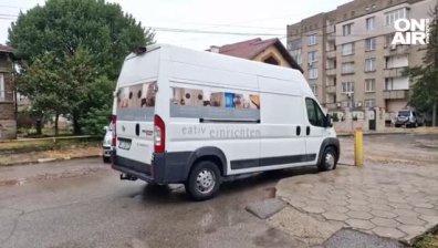Хванаха бус с 11 бежанци след гонка на пътя в Старозагорско
