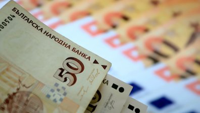 Бизнесът е готов да смени лева с евро, ясно е как магазините ще преизчислят цените