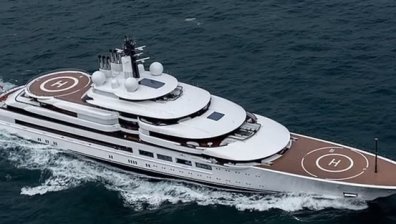 "Арестуваха" суперяхта за $700 млн. в Италия, свързват "Шехерезада" с Путин