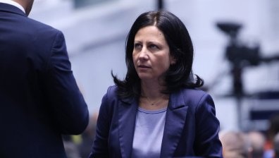 "Възраждане": Стремежът към Еврозоната е заради користни цели, не изпълняваме критериите