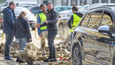  Кой ръководи ремонта на жълтите павета?