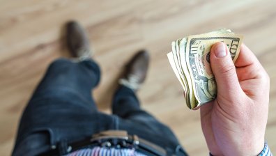 Имате нужда от пари? Ето кои са зодиите, които винаги ще ви услужат с финанси