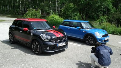 Семеен конфликт: MINI Cooper S срещу Countryman JCW