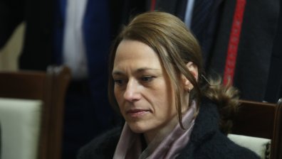 Желязков уволни Ива Митева и закрива цяла дирекция към парламента