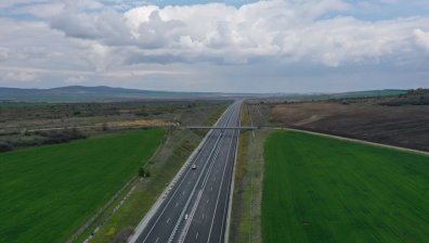Движението в участък на "Тракия" ще е в една лента, шофьорите да карат внимателно