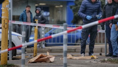 Единият ранен с нож в София е в тежко състояние, оперират далака му