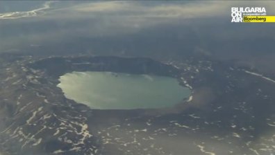 В Исландия и Папуа Нова Гвинея изригнаха два вулкана