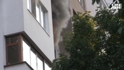 Пожар горя в блок в Русе, спасиха младо момиче