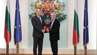 Президентът Румен Радев награди изявени българи