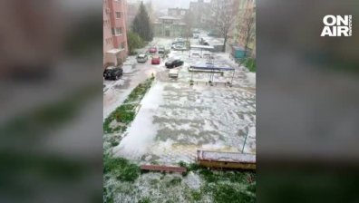 Силна градушка удари Сливен (ВИДЕО)