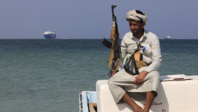 Хутите заплашиха да атакуват всеки насочил се към Израел кораб