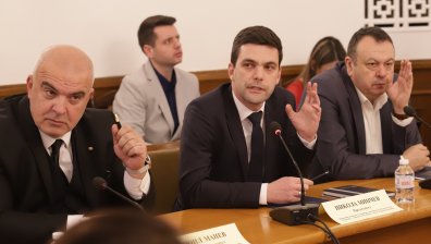 Депутати имат списъка от ген. Атанас Атанасов за магистратите в частния клуб на Мартин Божанов