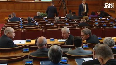 Репликата на Румен Радев продължава да вълнува парламента