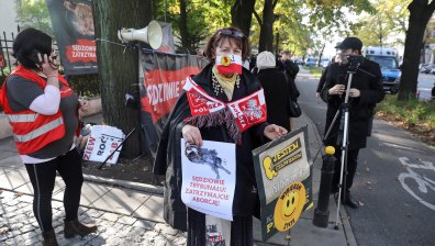 След забраната за аборти: Гневни поляци на протест, стигна се до сблъсъци