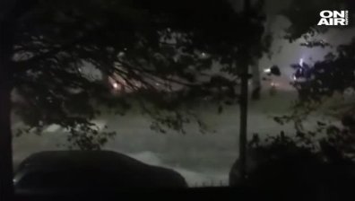 Мощно торнадо отнесе покривите на 40 къщи в Кипър