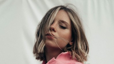 Какви са причините за преждевременно побеляване на косата при млади хора?