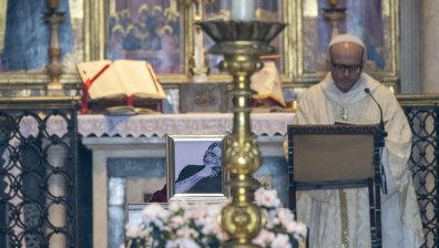 Светът се сбогува с Кавали, топмодели и дизейнери присъстваха на поклонението