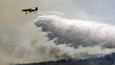 100 пожарникари се борят с голяма огнена стихия в Хърватия