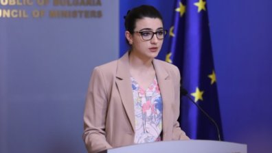 Скандал: Съдят сценаристите на Слави Трифонов заради песен за Лена Бориславова