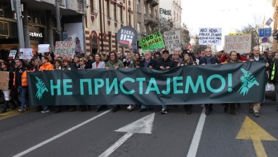 "Ние не сме съгласни": Хиляди сърби на поход срещу "изборните измами на Вучич"