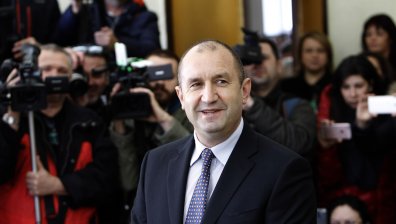 Румен Радев алармира за спорна обществена поръчка