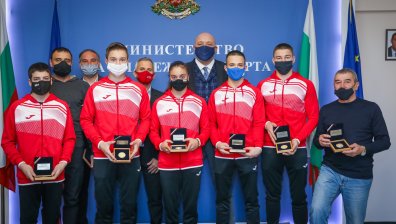 Кралев награди медалистите от Европейското по спортна гимнастика