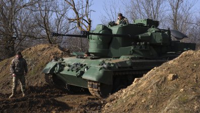 Половината военна помощ за Украйна пристига със закъснение