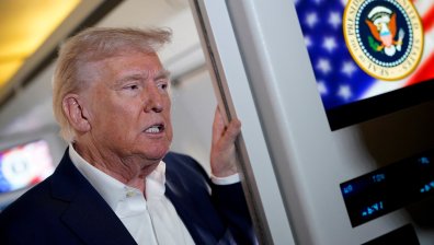 Доналд Тръмп освободи смартфоните и компютрите от реципрочни мита