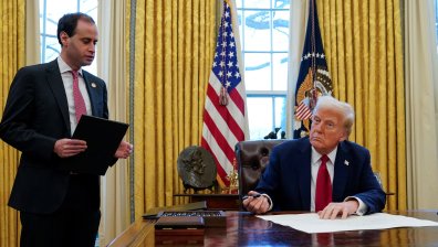 Доналд Тръмп подписа указ за строги мита върху вноса от Канада, Мексико и Китай