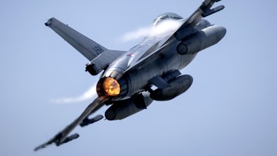 Руска компания раздава бонуси за първия свален F-16 в Украйна