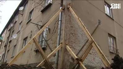 Блок в "Илинден" се руши под краката на живеещите в него