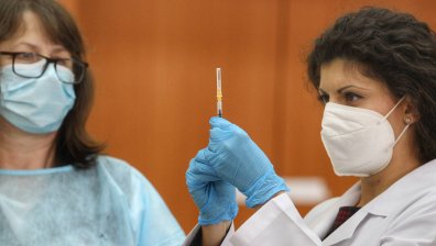 121 заразени с коронавирус и едва 7 ваксинирани за денонощието